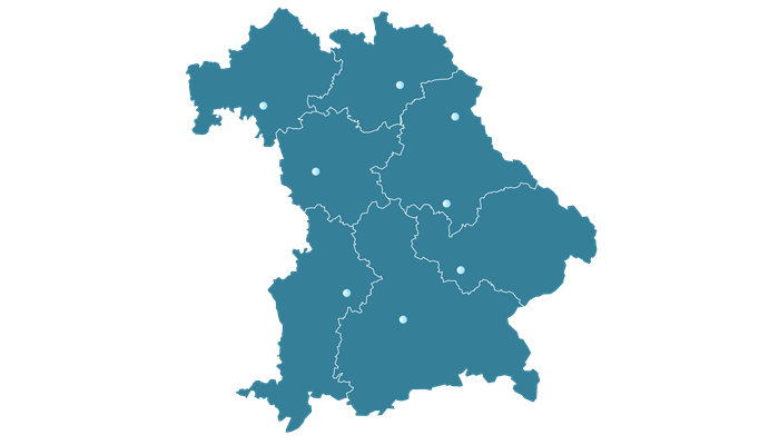 Bayernkarte mit Regierungsbezirken und Standortmarkierungen für Ansbach, Augsburg, Bayreuth, Landshut, München, Regensburg, Weiden und Würzburg